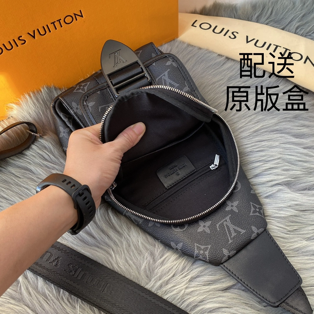 Trendsetting 6568 Louis Vuitton AAA Man Messenger Bags