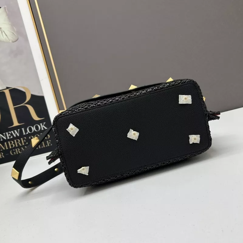 Trendsetting 6803 Valentino AAA Quality Handbags For Women