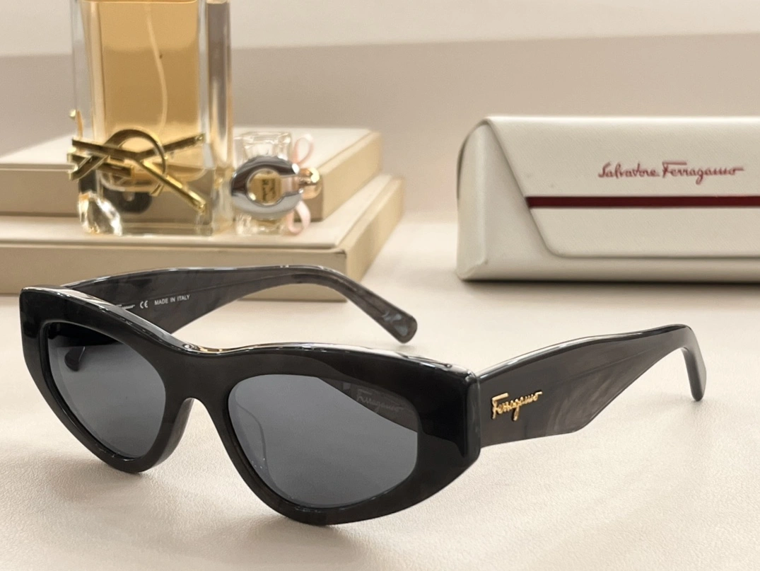 Trendsetting 6930 Salvatore Ferragamo AAA Quality Sunglasses