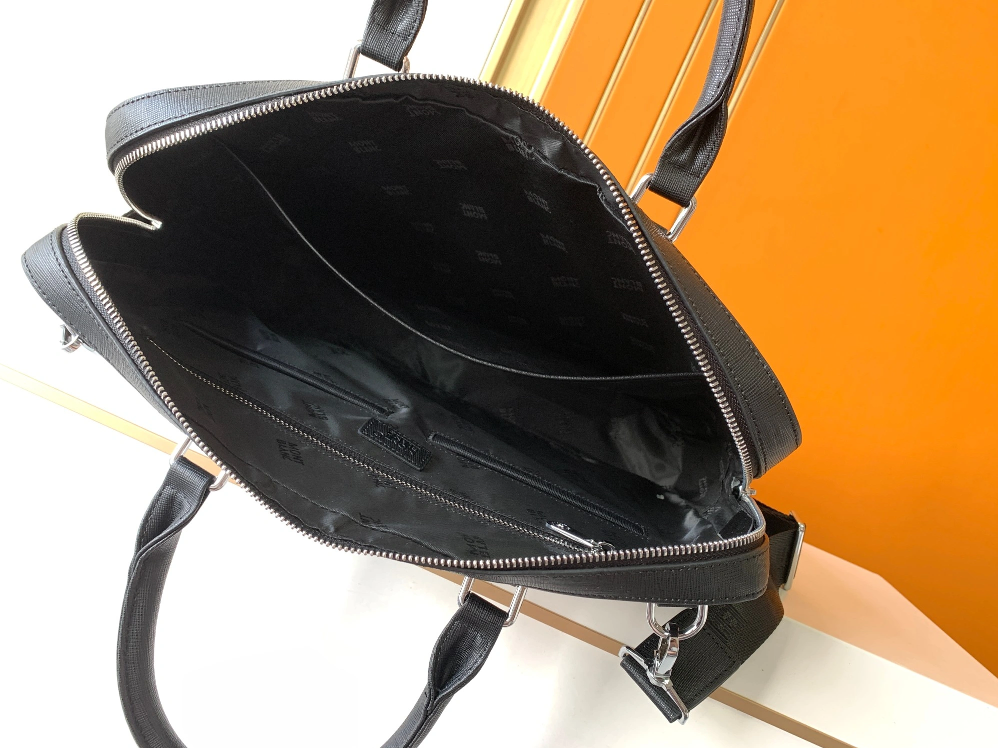 Trendsetting 7029 Mont Blanc AAA Man Handbags