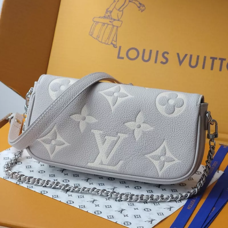 Trendsetting 7130 Louis Vuitton AAA Quality Messenger Bags For Women
