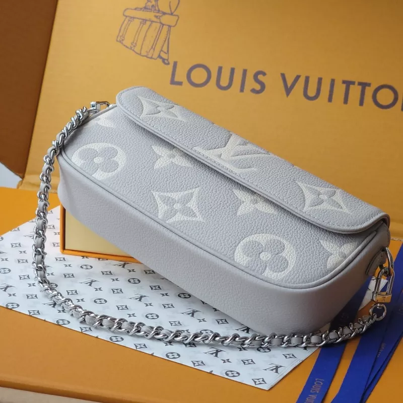 Trendsetting 7130 Louis Vuitton AAA Quality Messenger Bags For Women
