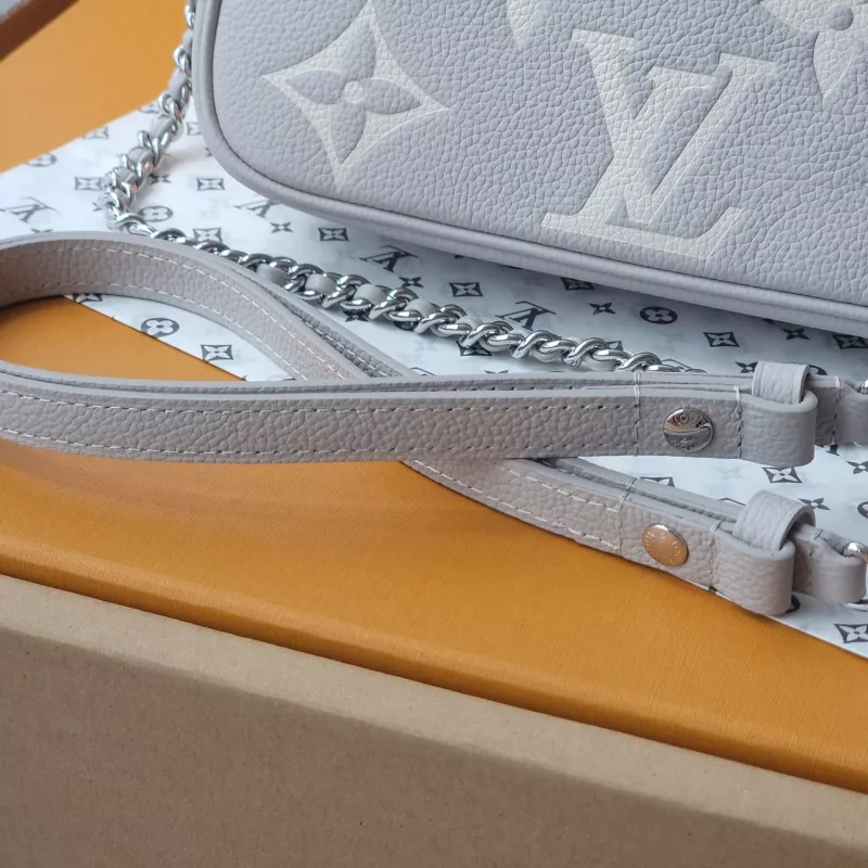 Trendsetting 7130 Louis Vuitton AAA Quality Messenger Bags For Women