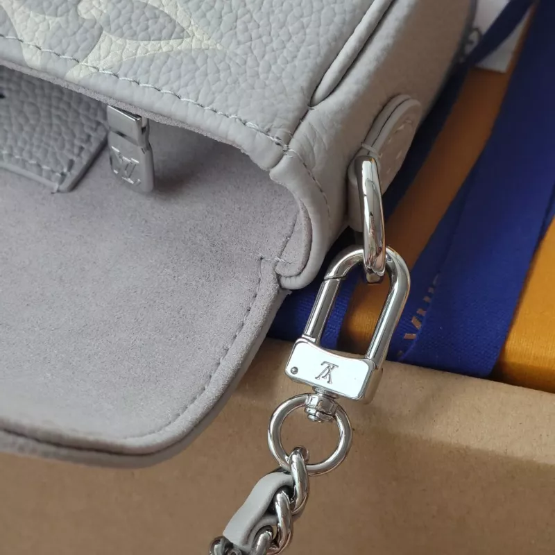 Trendsetting 7130 Louis Vuitton AAA Quality Messenger Bags For Women