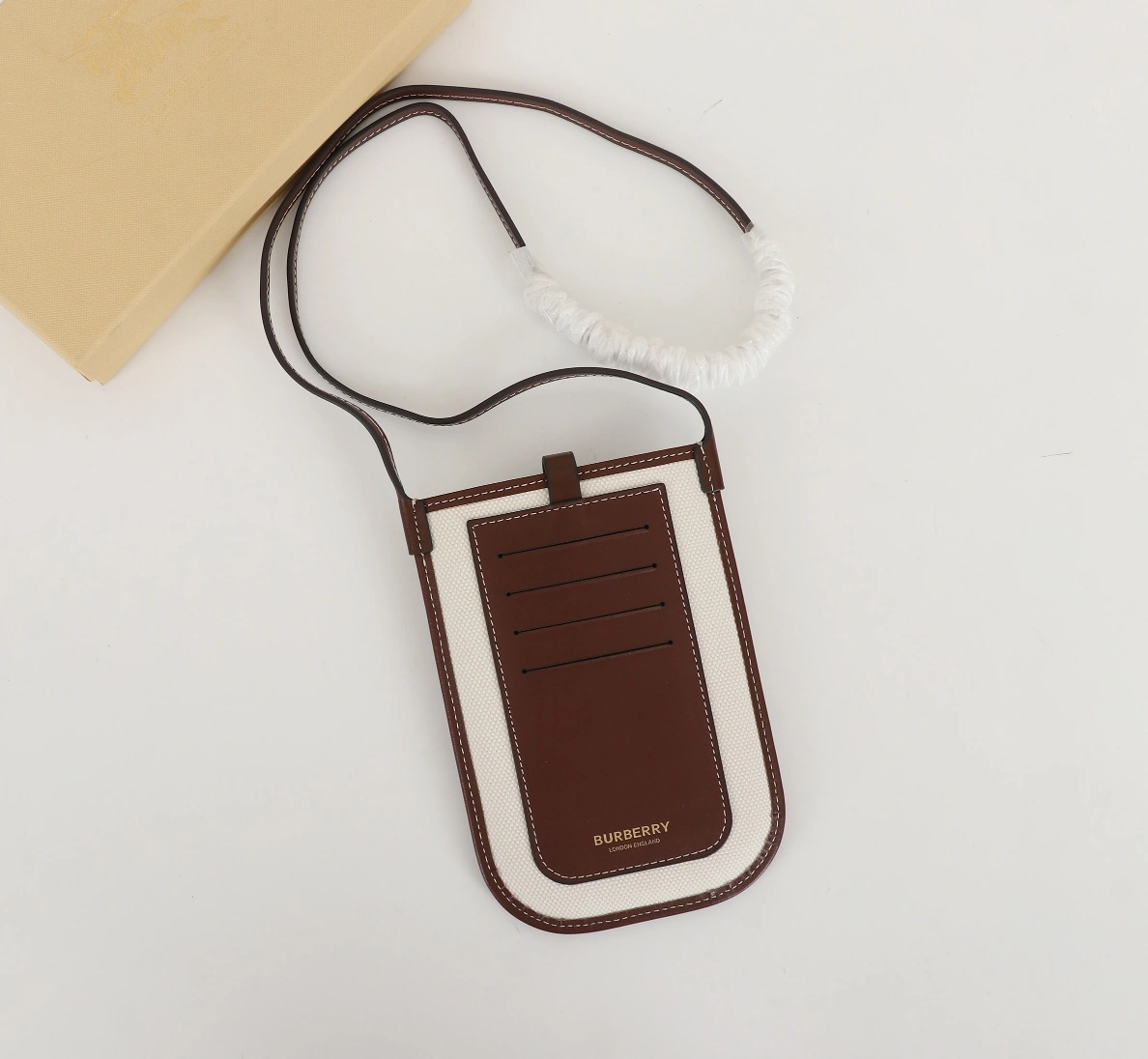 Trendsetting 7427 Burberry AAA Quality Card Case