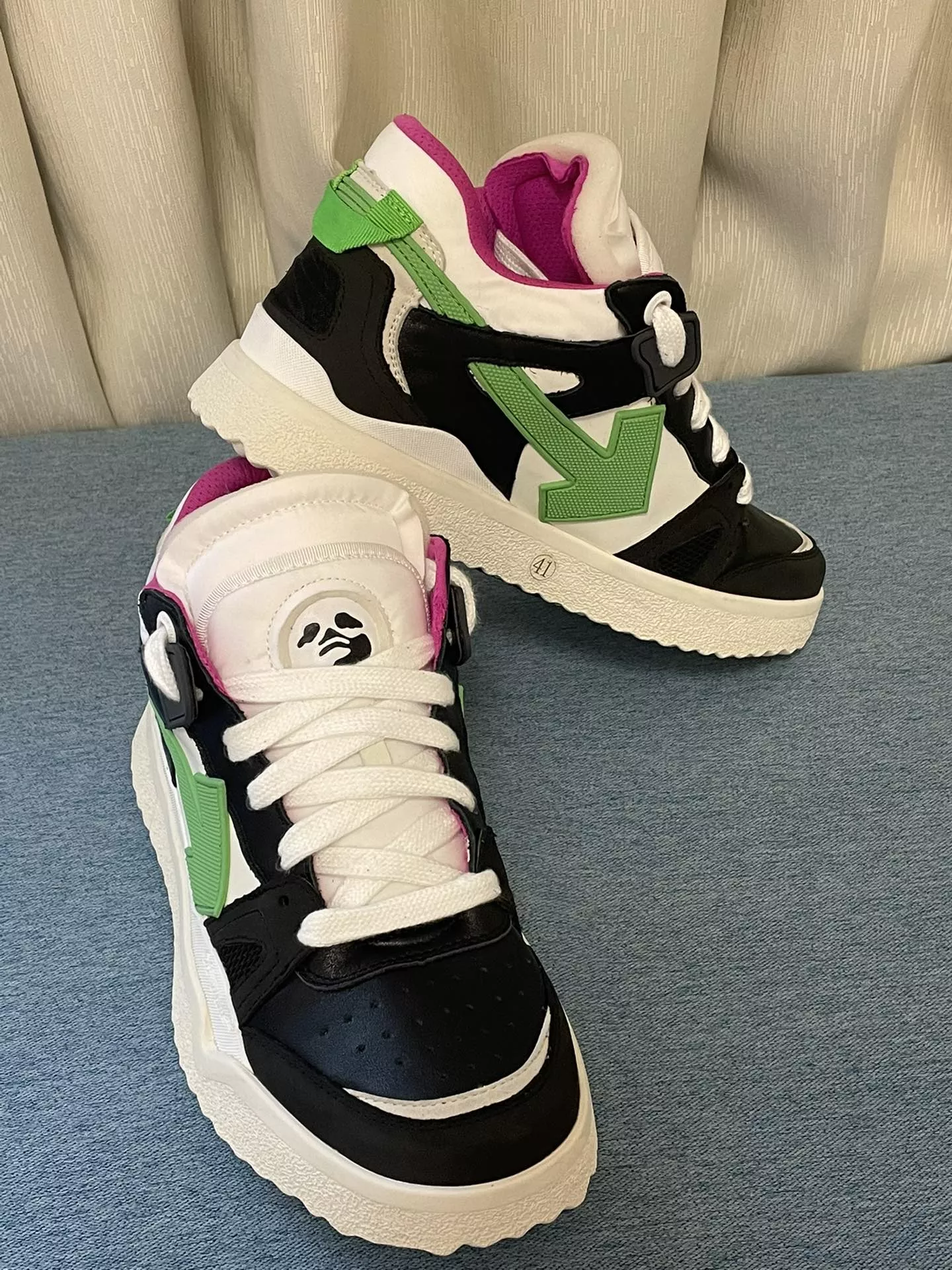 Trendsetting 7566 Off-White Casual Shoes For Men