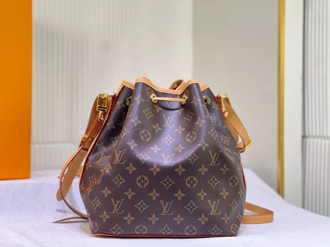 Trendsetting 7580 Louis Vuitton AAA Quality Messenger Bags For Women