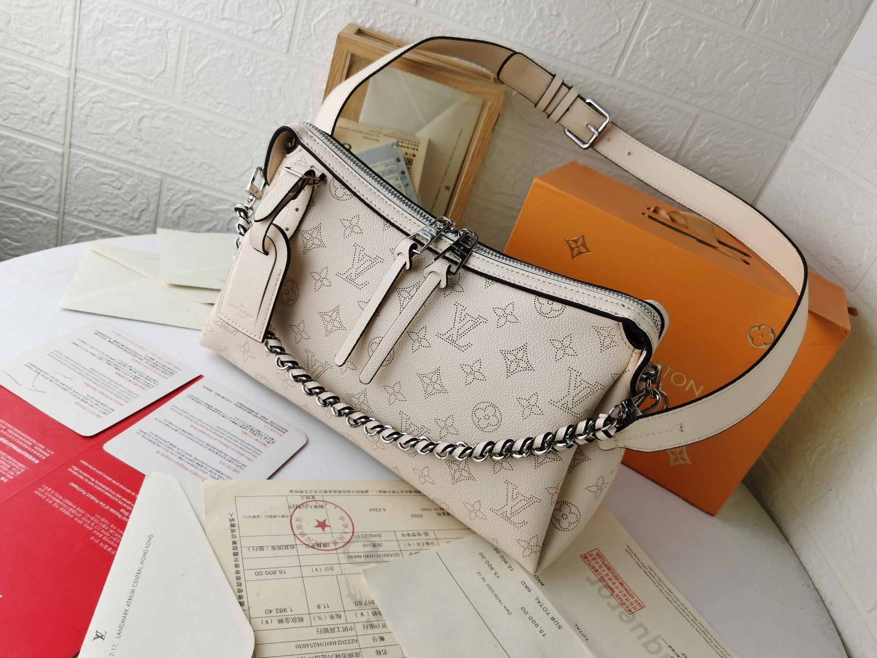 Trendsetting 7798 Louis Vuitton AAA Quality Shoulder Bags For Women