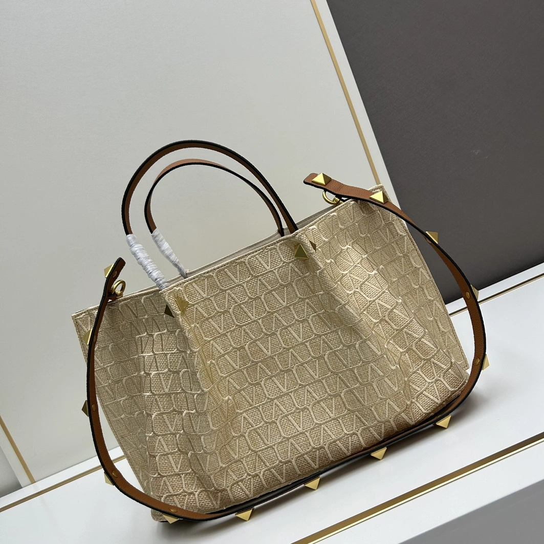 Trendsetting 7882 Valentino AAA Quality Handbags For Women