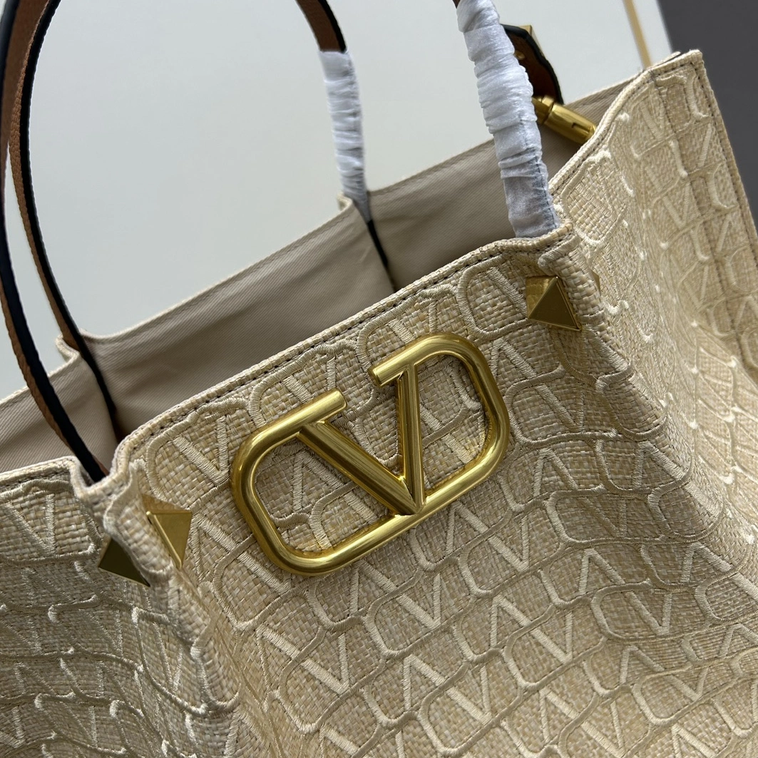 Trendsetting 7882 Valentino AAA Quality Handbags For Women
