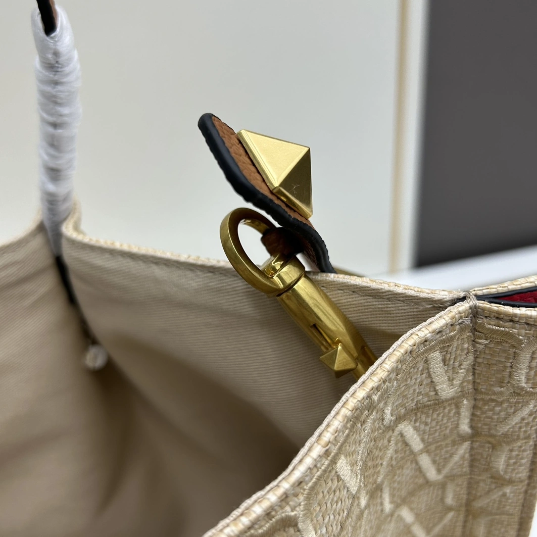 Trendsetting 7882 Valentino AAA Quality Handbags For Women