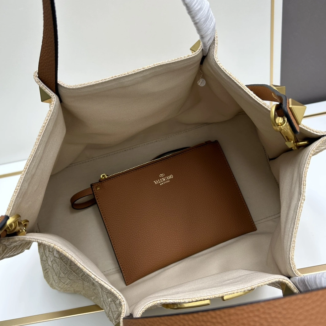 Trendsetting 7882 Valentino AAA Quality Handbags For Women