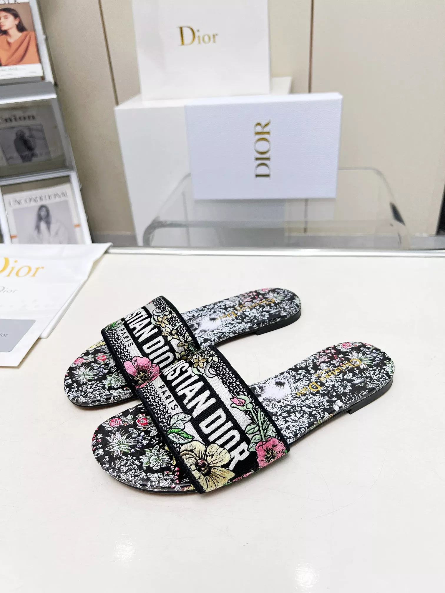 Trendsetting 7984 Christian Dior Slippers For Women