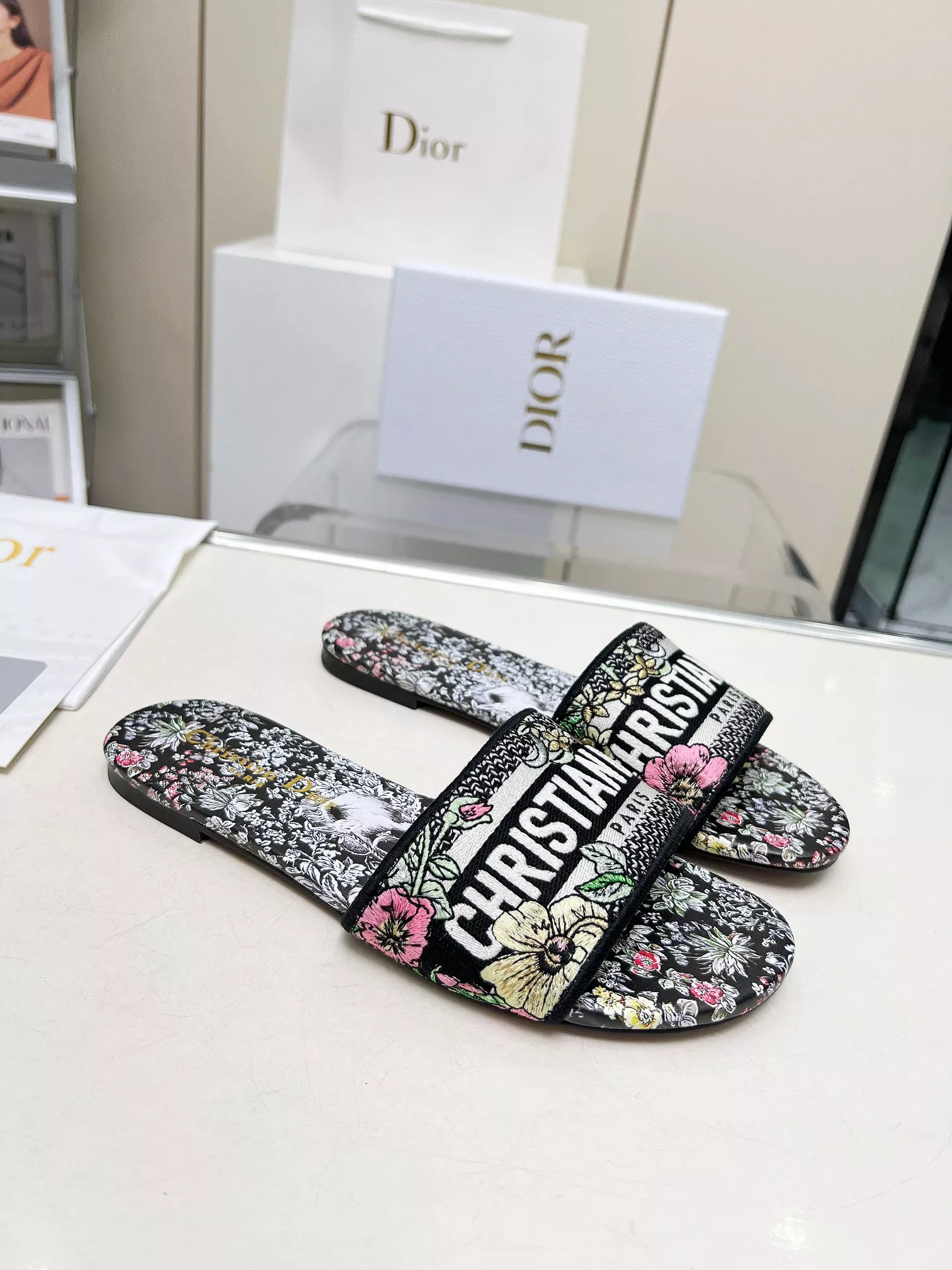 Trendsetting 7984 Christian Dior Slippers For Women