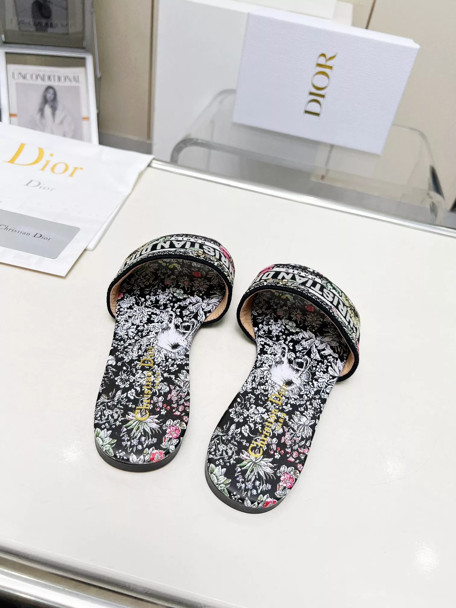 Trendsetting 7984 Christian Dior Slippers For Women