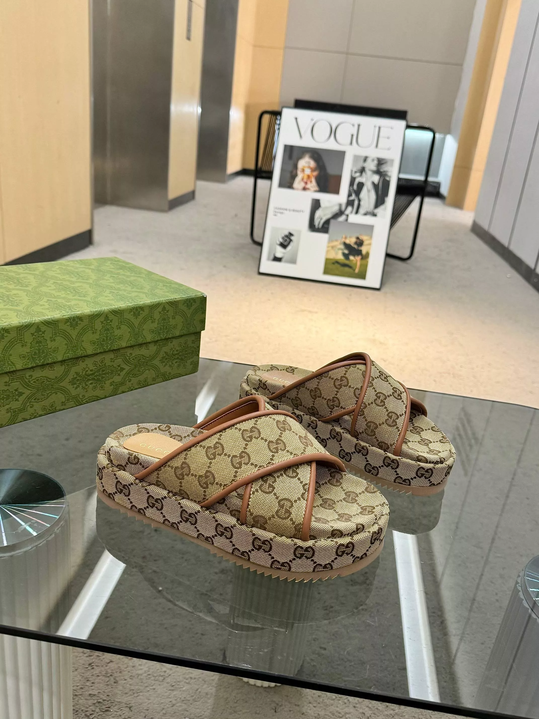 Trendsetting 8023 Gucci Slippers For Women