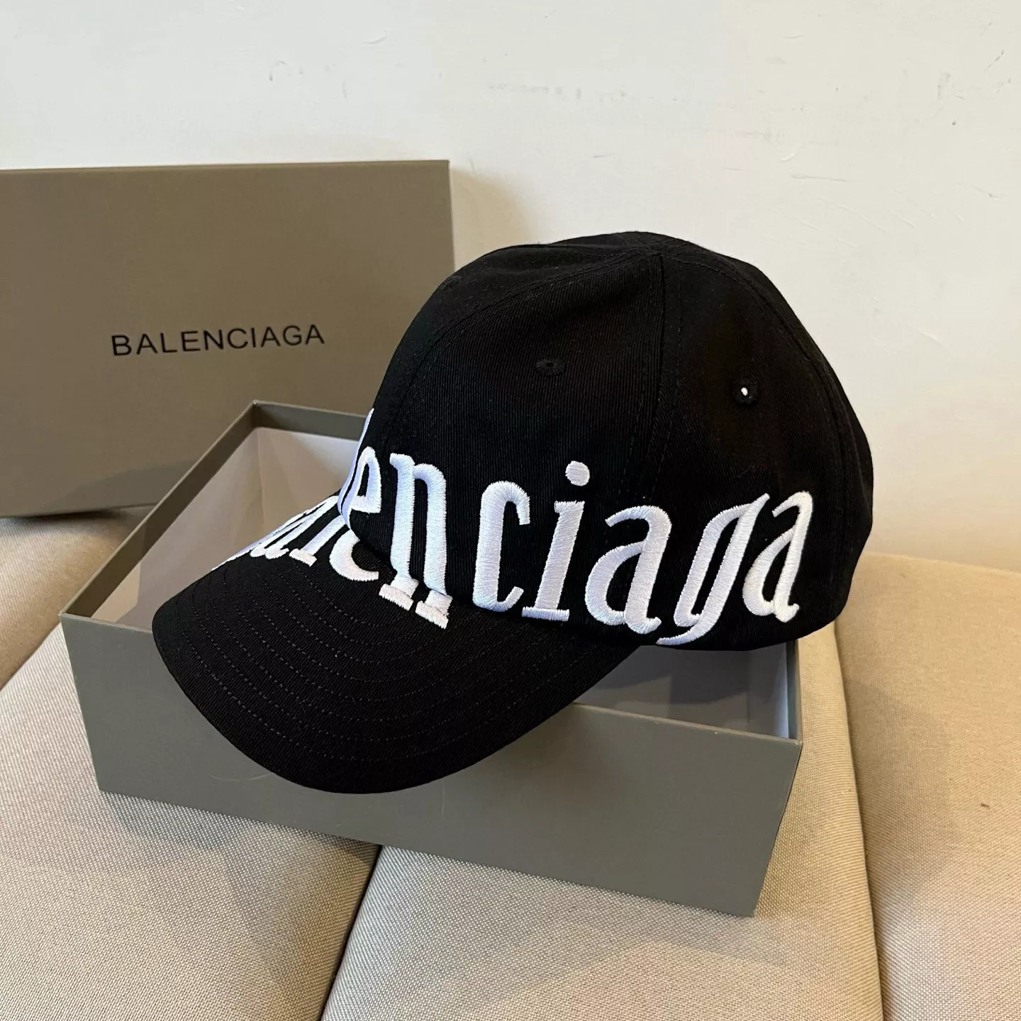 Trendsetting 8029 Balenciaga Caps