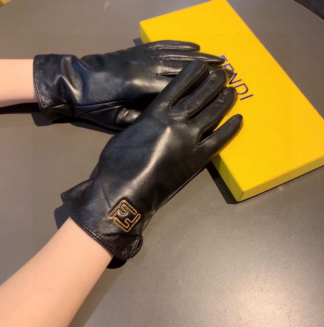 Trendsetting 8110 Fendi Gloves For Women