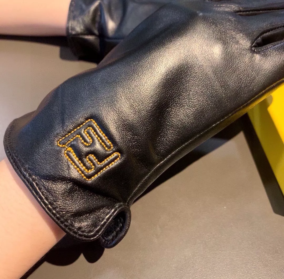 Trendsetting 8110 Fendi Gloves For Women