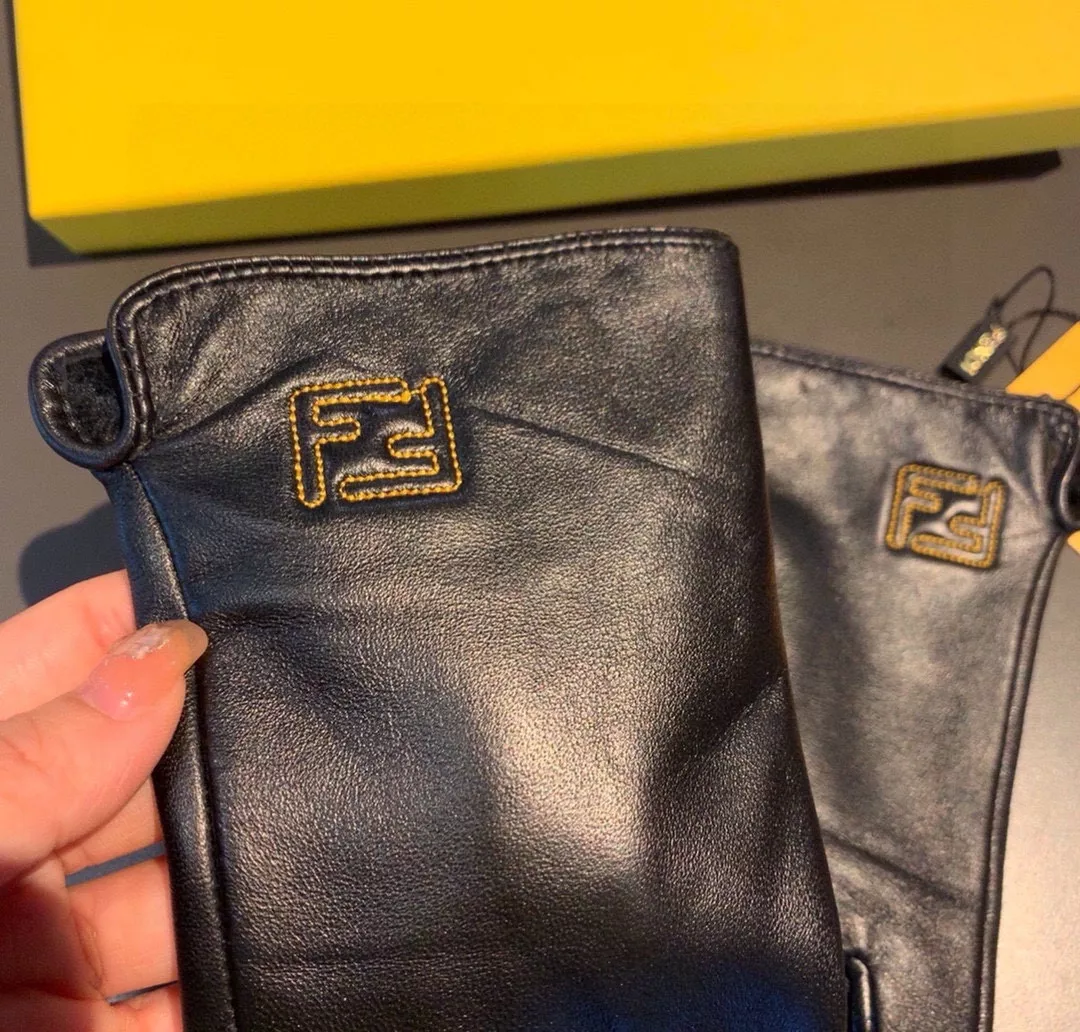 Trendsetting 8110 Fendi Gloves For Women