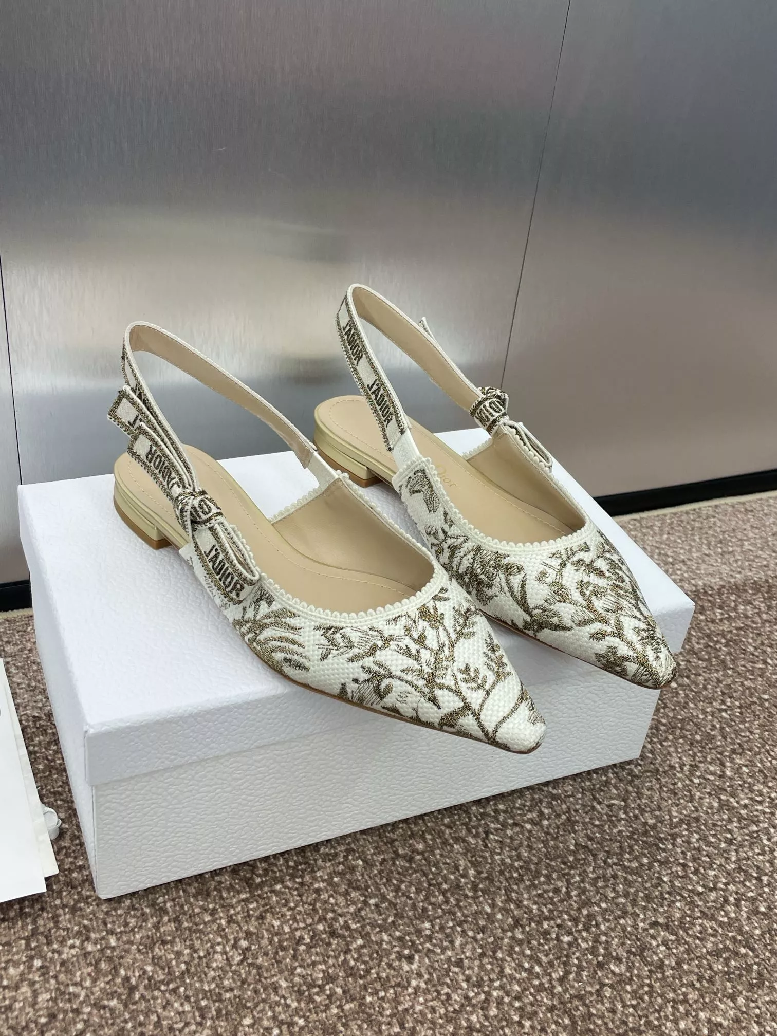 Trendsetting 8230 Christian Dior Sandal For Women