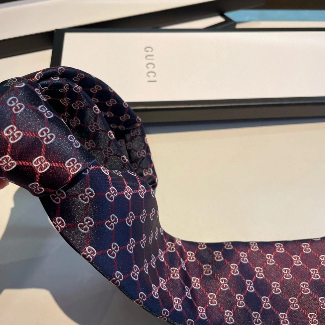 Trendsetting 8272 Gucci Necktie For Men