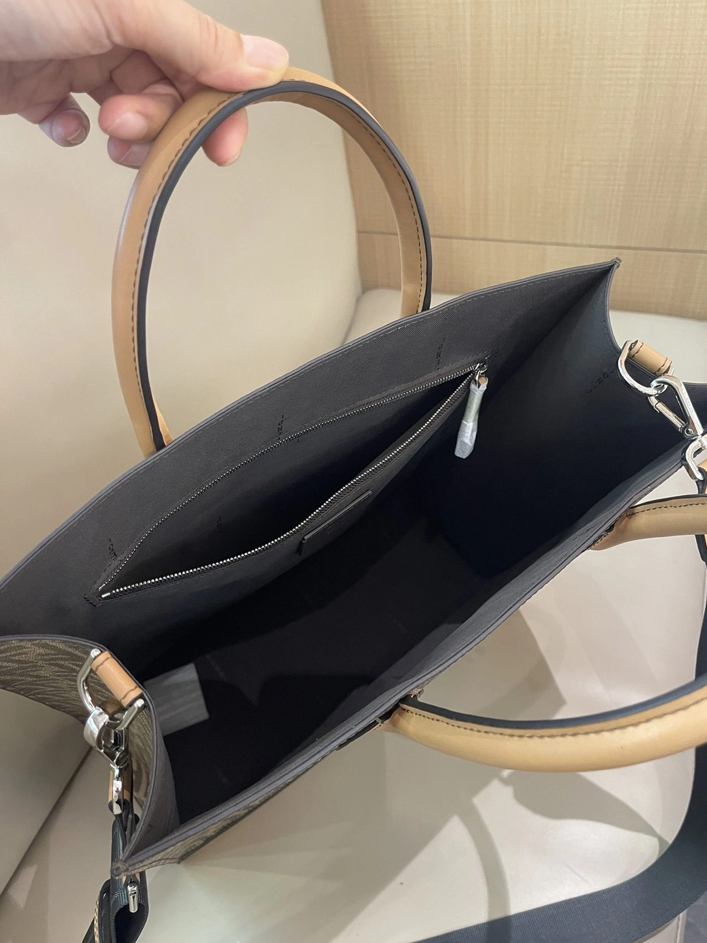 Trendsetting 831 Fendi AAA Quality Handbags For Unisex
