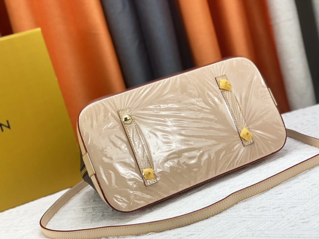 Trendsetting 831 Louis Vuitton AAA Quality Handbags For Women