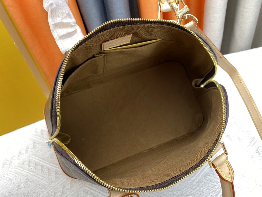 Trendsetting 831 Louis Vuitton AAA Quality Handbags For Women