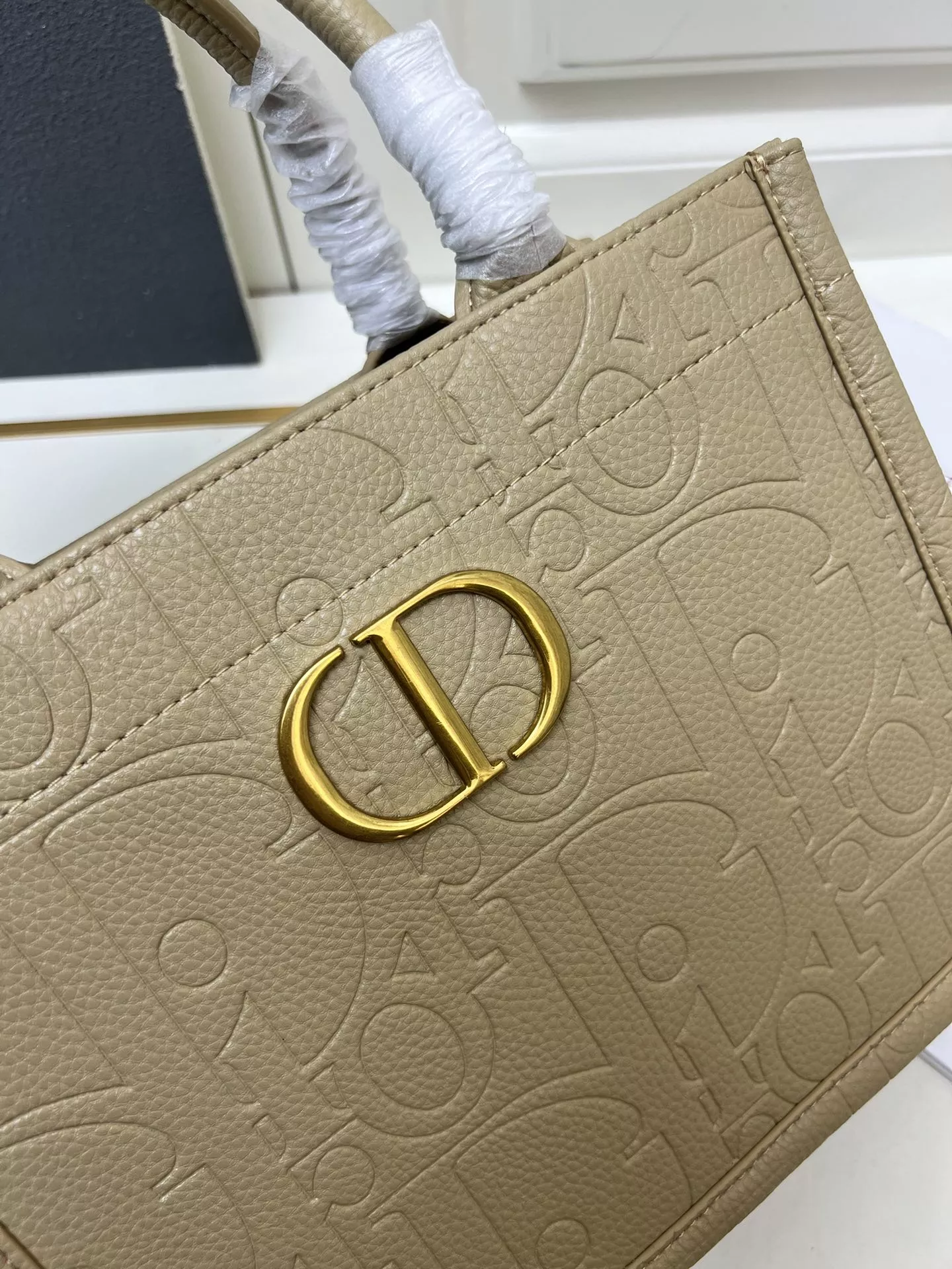Trendsetting 8341 Christian Dior AAA Quality Tote-Handbags For Women