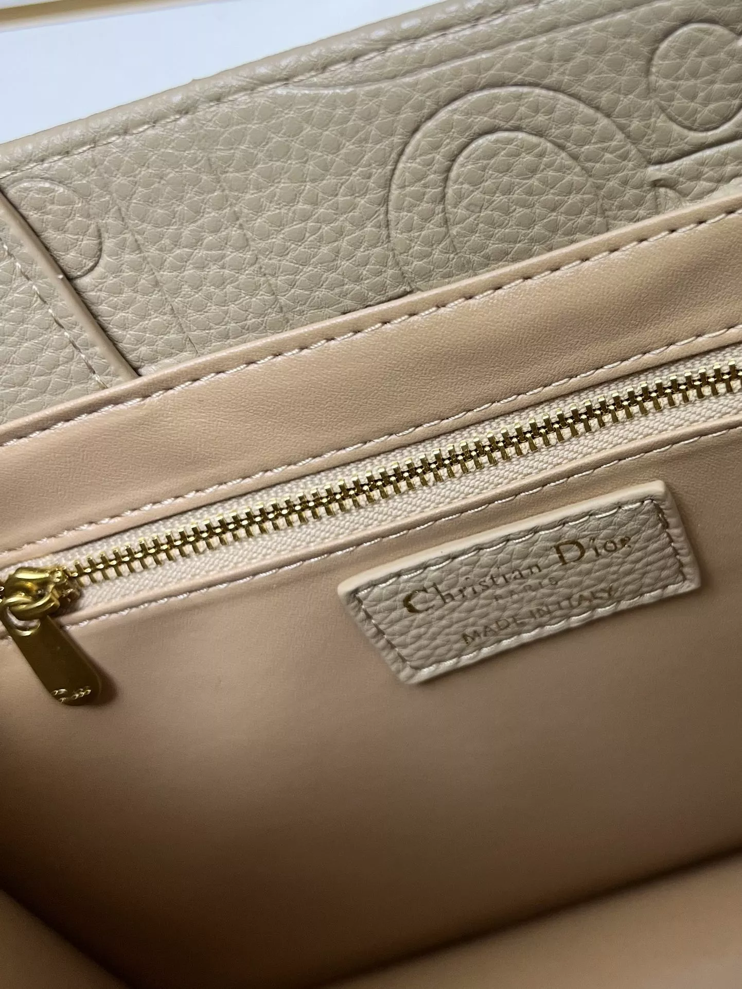 Trendsetting 8341 Christian Dior AAA Quality Tote-Handbags For Women