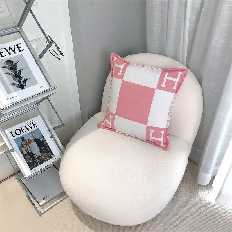 Trendsetting 8392 Hermes Cushion