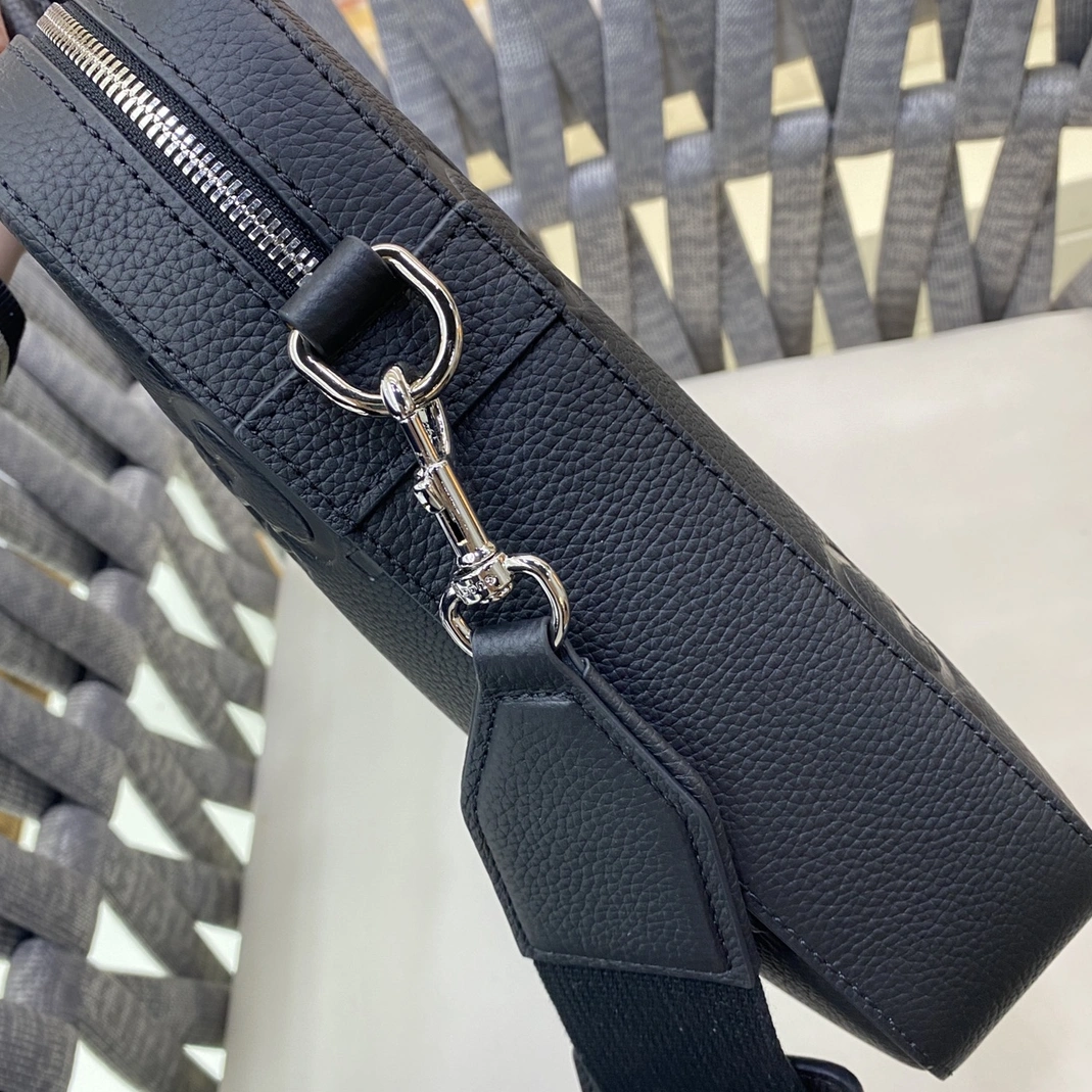 Trendsetting 8409 Gucci AAA Man Handbags