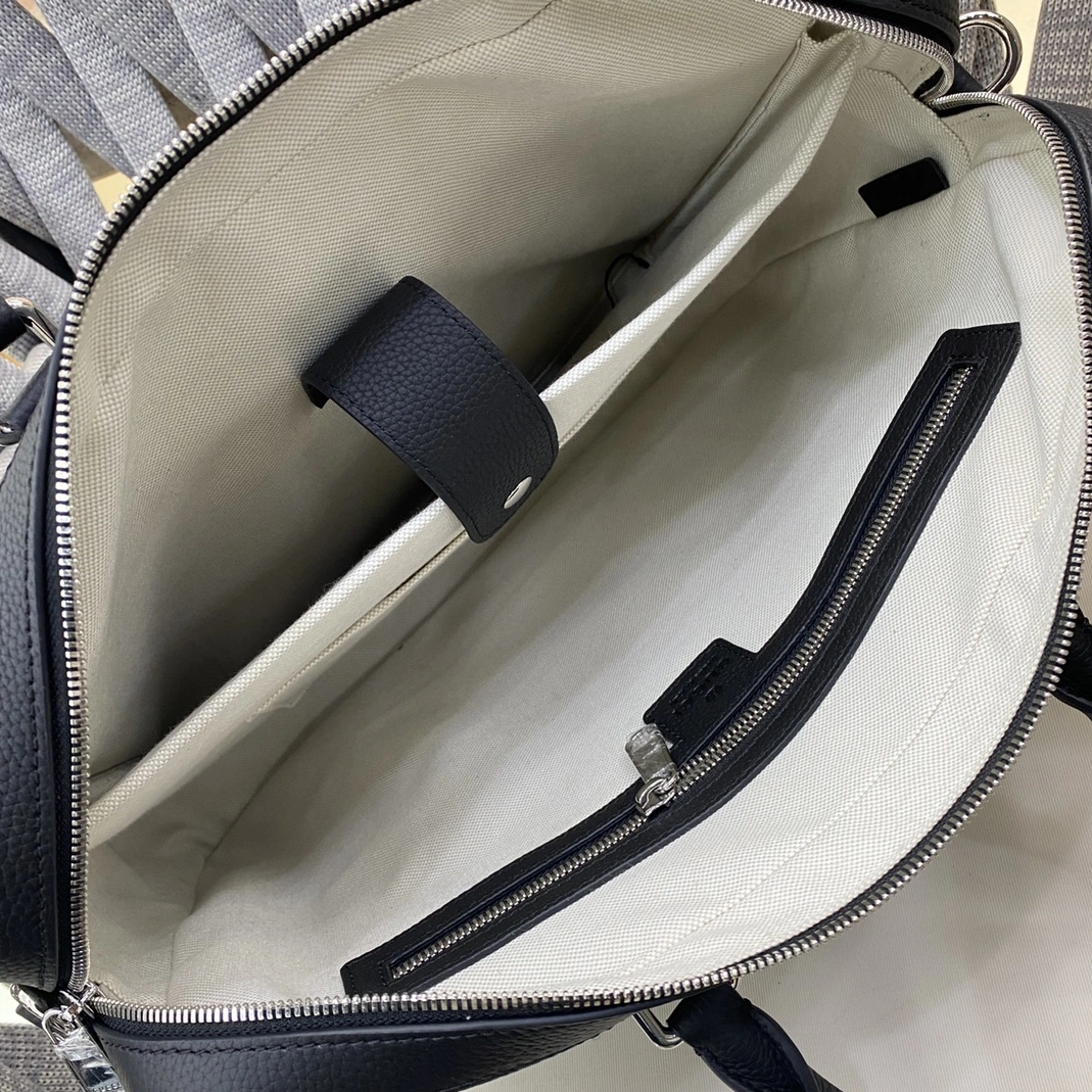 Trendsetting 8409 Gucci AAA Man Handbags