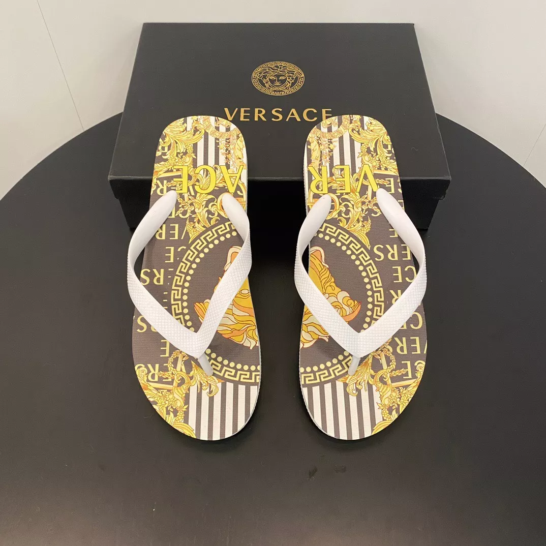 Trendsetting 8472 Versace Slippers For Men