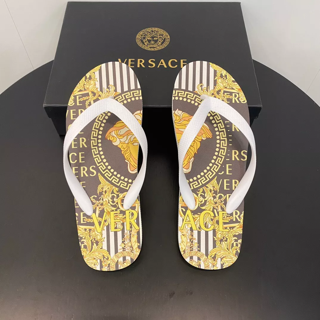 Trendsetting 8472 Versace Slippers For Men