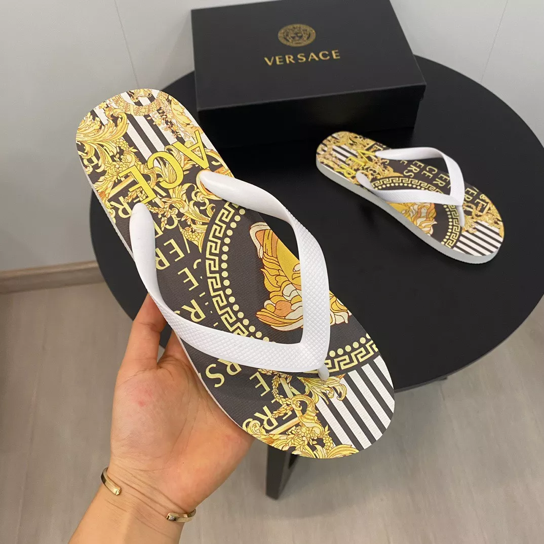 Trendsetting 8472 Versace Slippers For Men