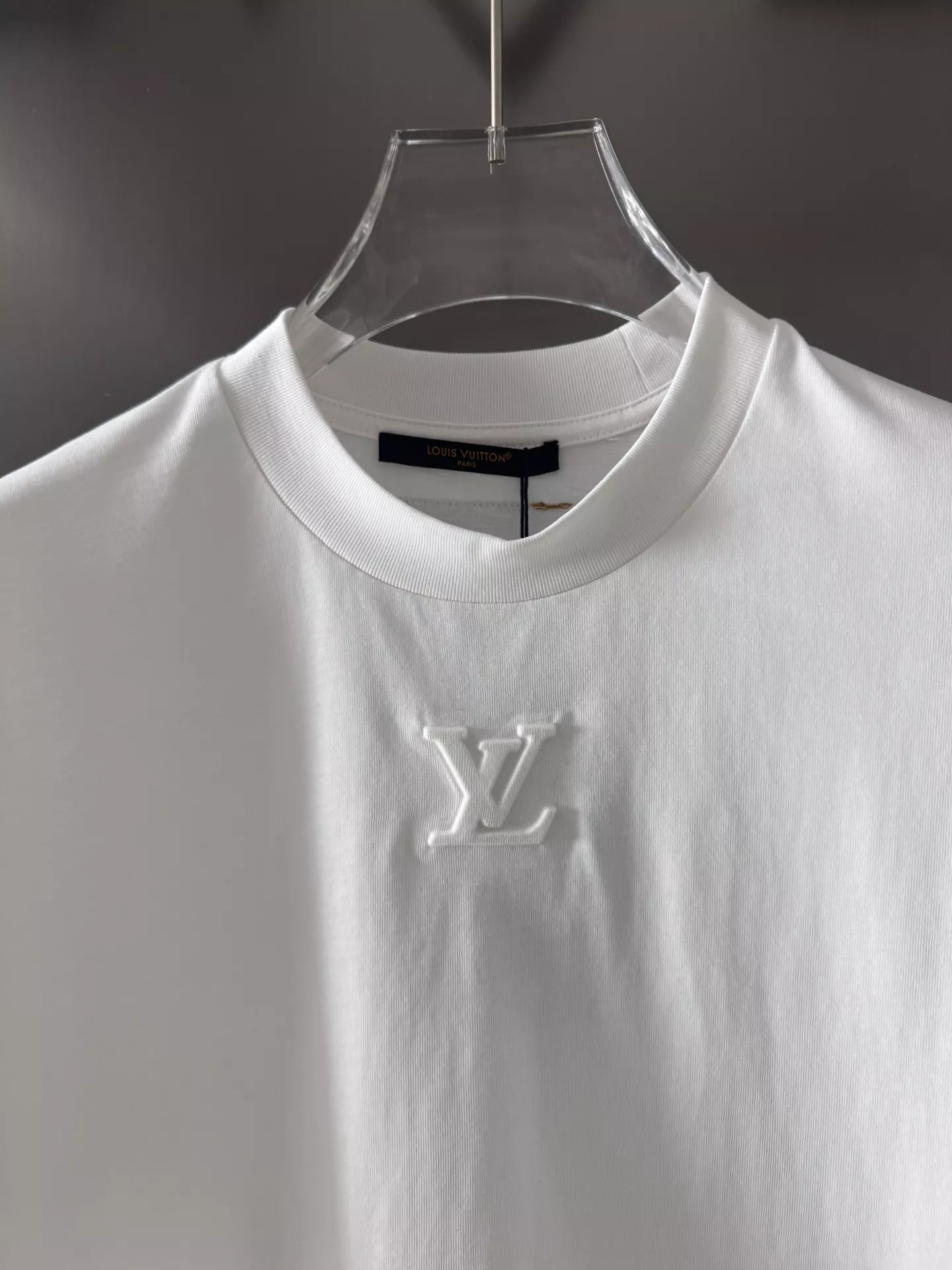 Trendsetting 8547 Louis Vuitton LV T-Shirts Short Sleeved For Unisex