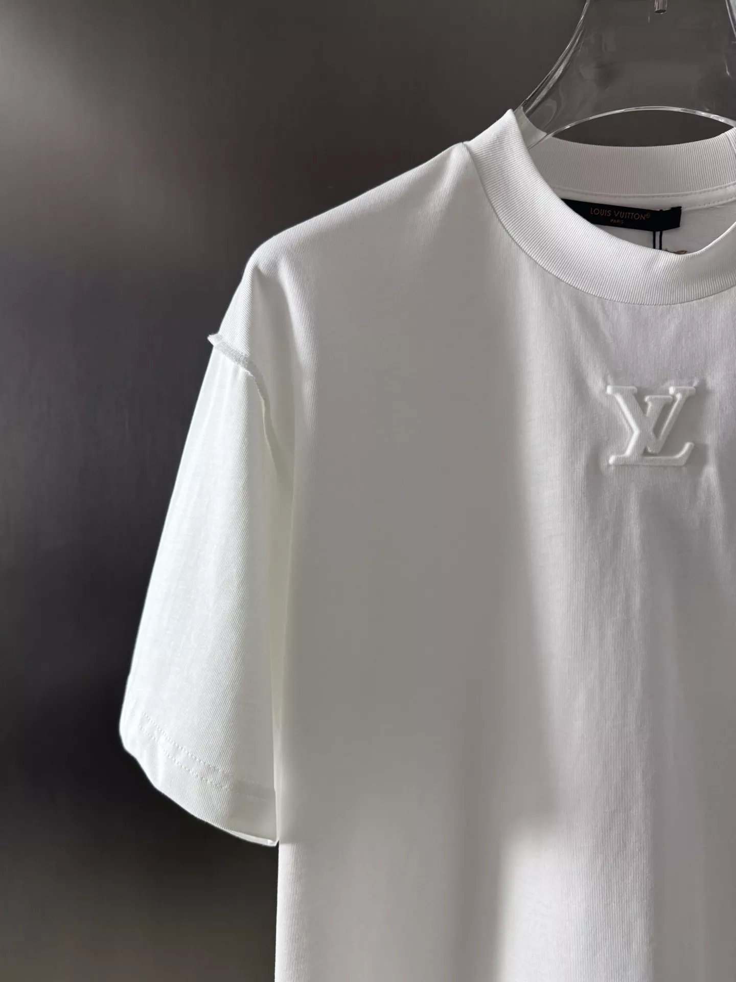 Trendsetting 8547 Louis Vuitton LV T-Shirts Short Sleeved For Unisex