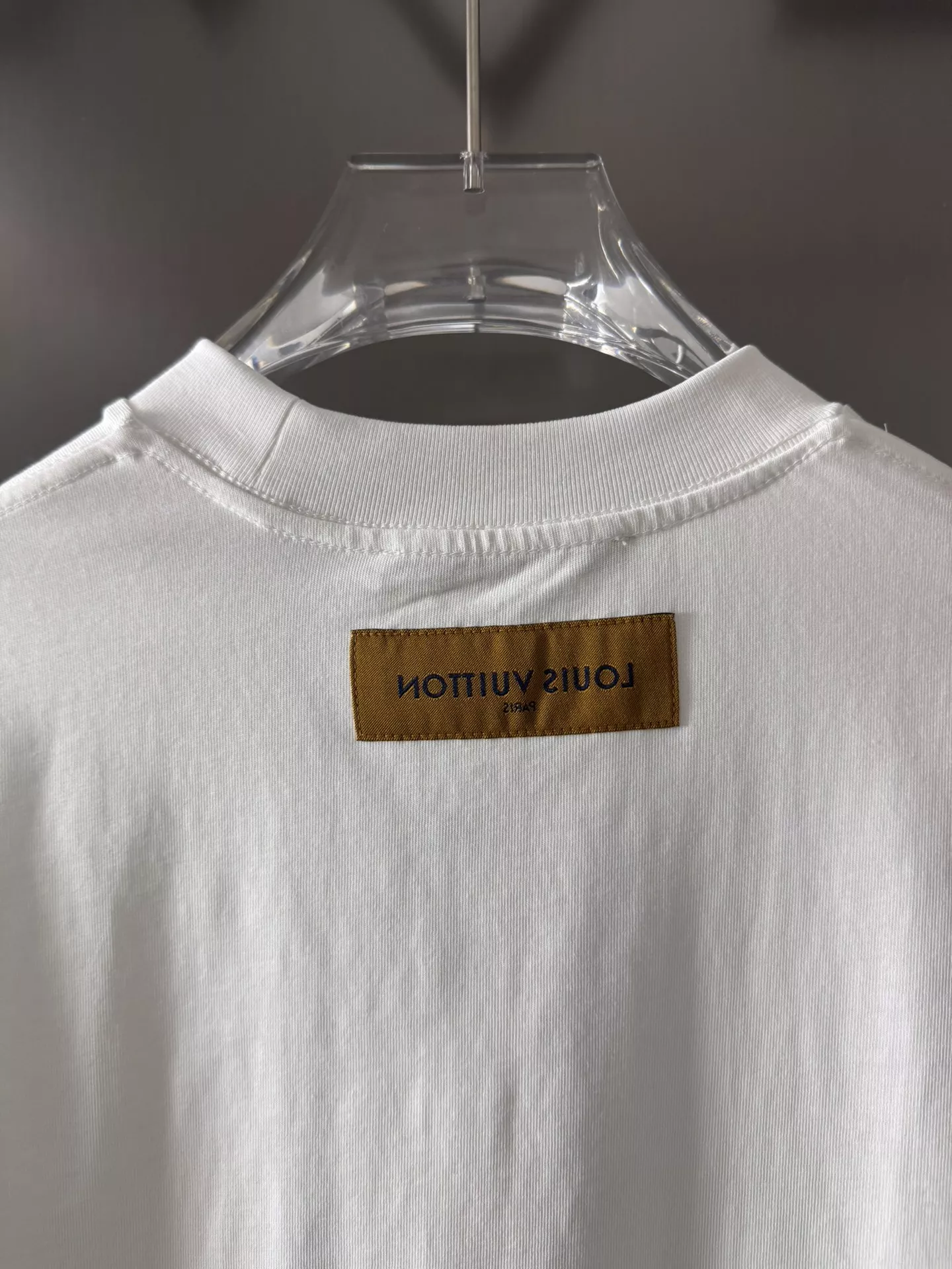 Trendsetting 8547 Louis Vuitton LV T-Shirts Short Sleeved For Unisex