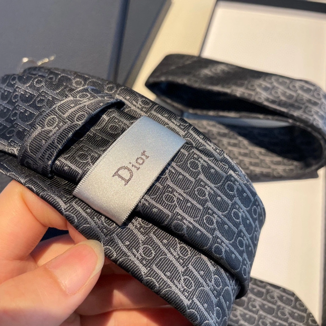 Trendsetting 8626 Christian Dior Necktie For Men