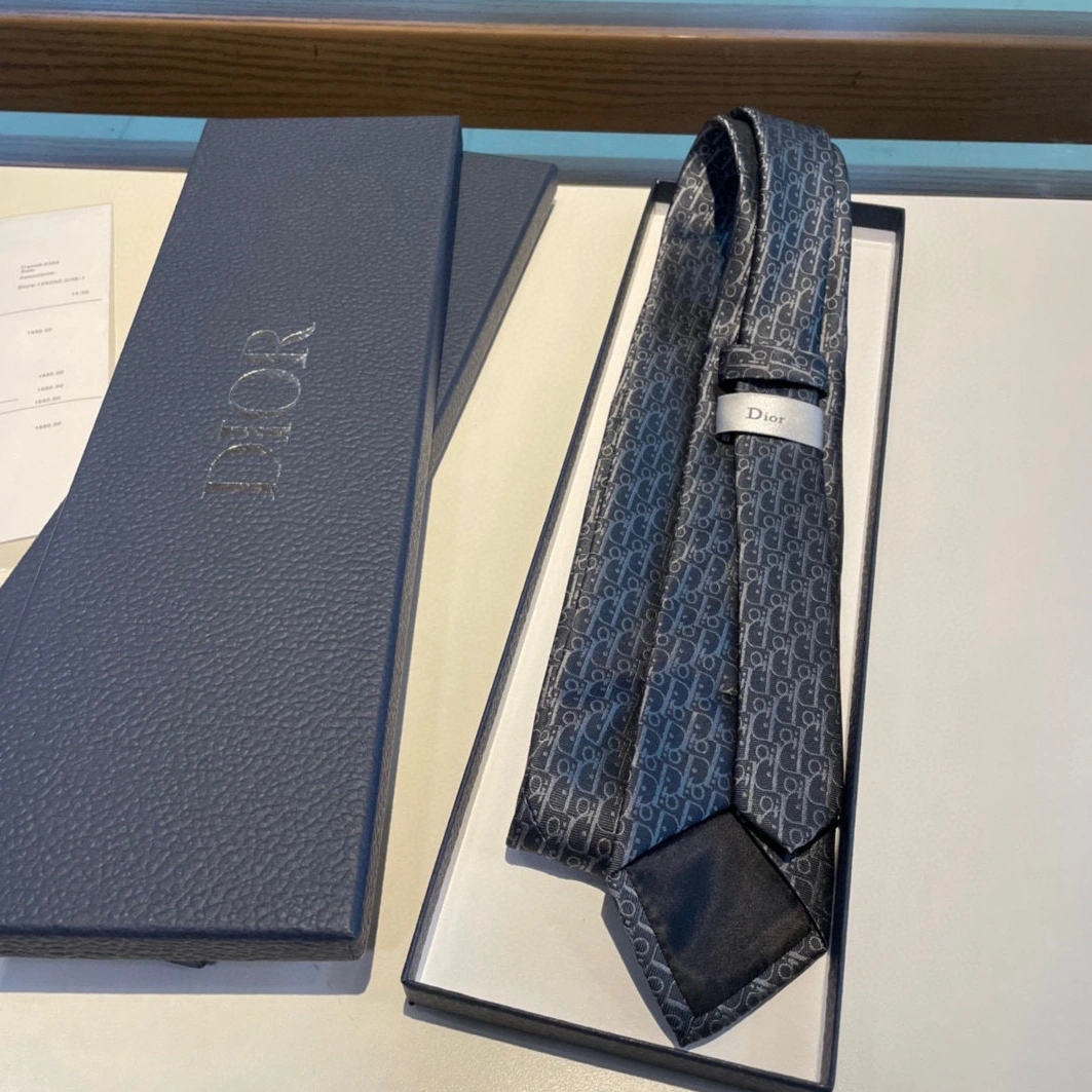 Trendsetting 8626 Christian Dior Necktie For Men