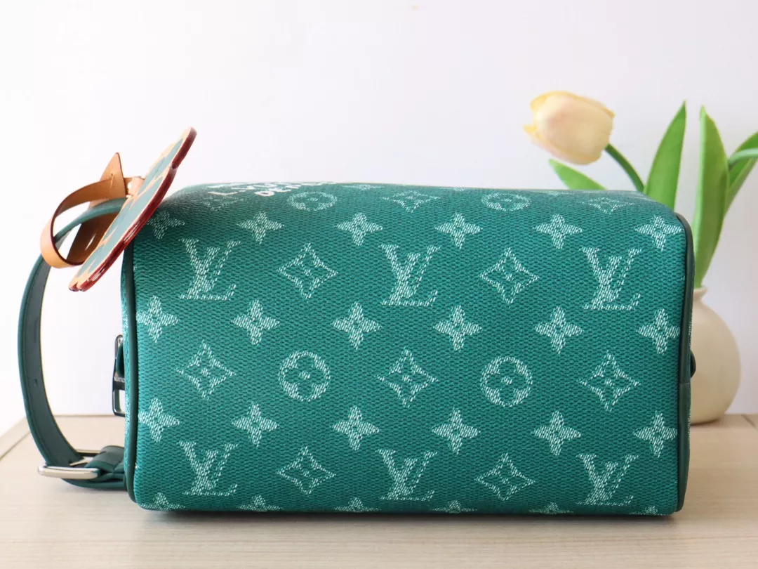 Trendsetting 8703 Louis Vuitton AAA Quality Handbags For Women