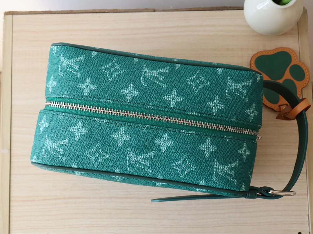Trendsetting 8703 Louis Vuitton AAA Quality Handbags For Women