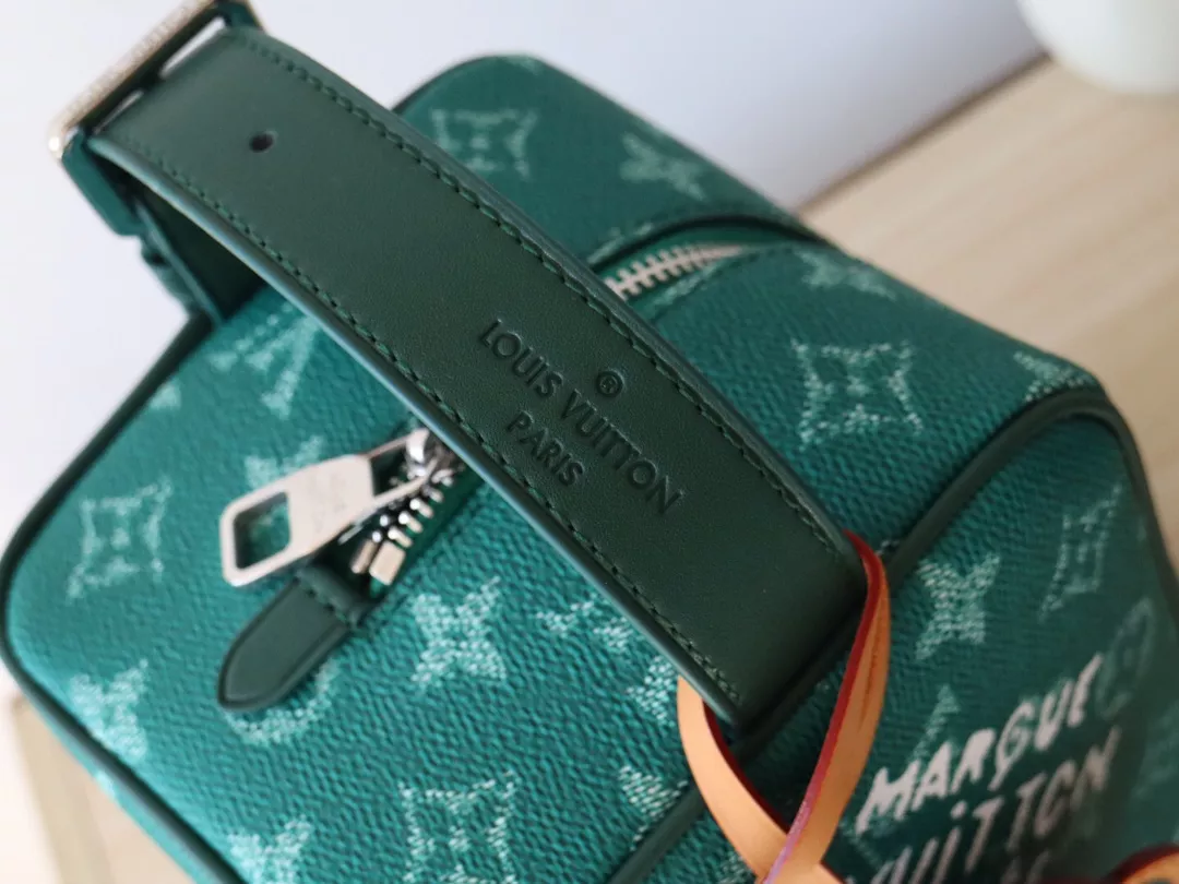 Trendsetting 8703 Louis Vuitton AAA Quality Handbags For Women