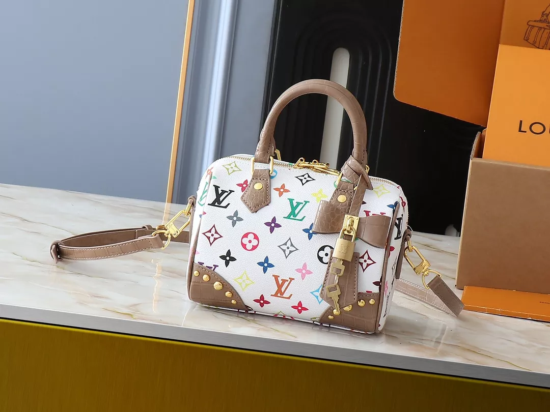 Trendsetting 9223 Louis Vuitton AAA Quality Messenger Bags For Women