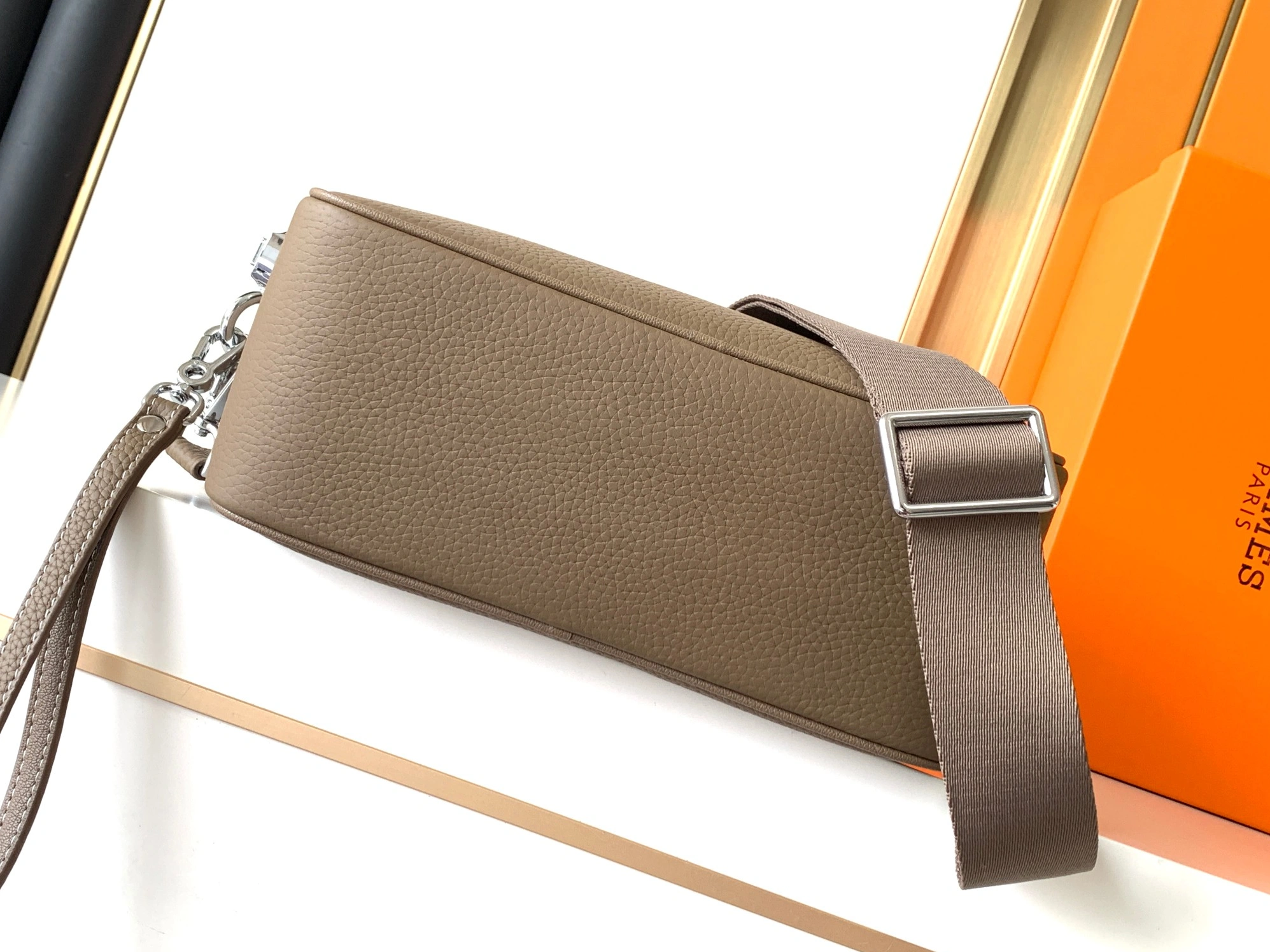 Trendsetting 9238 Hermes AAA Man Messenger Bags