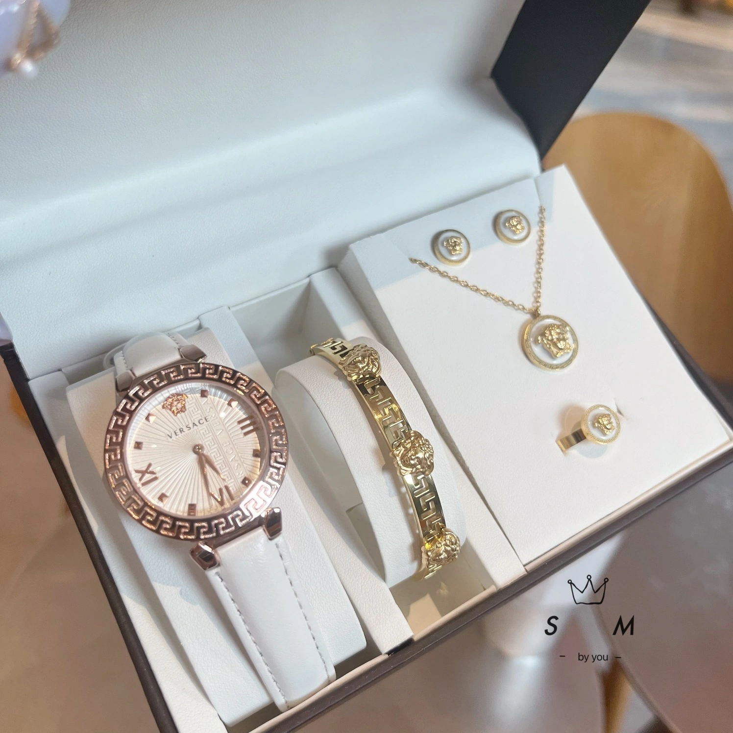 Trendsetting 9355 Versace Watches For Women