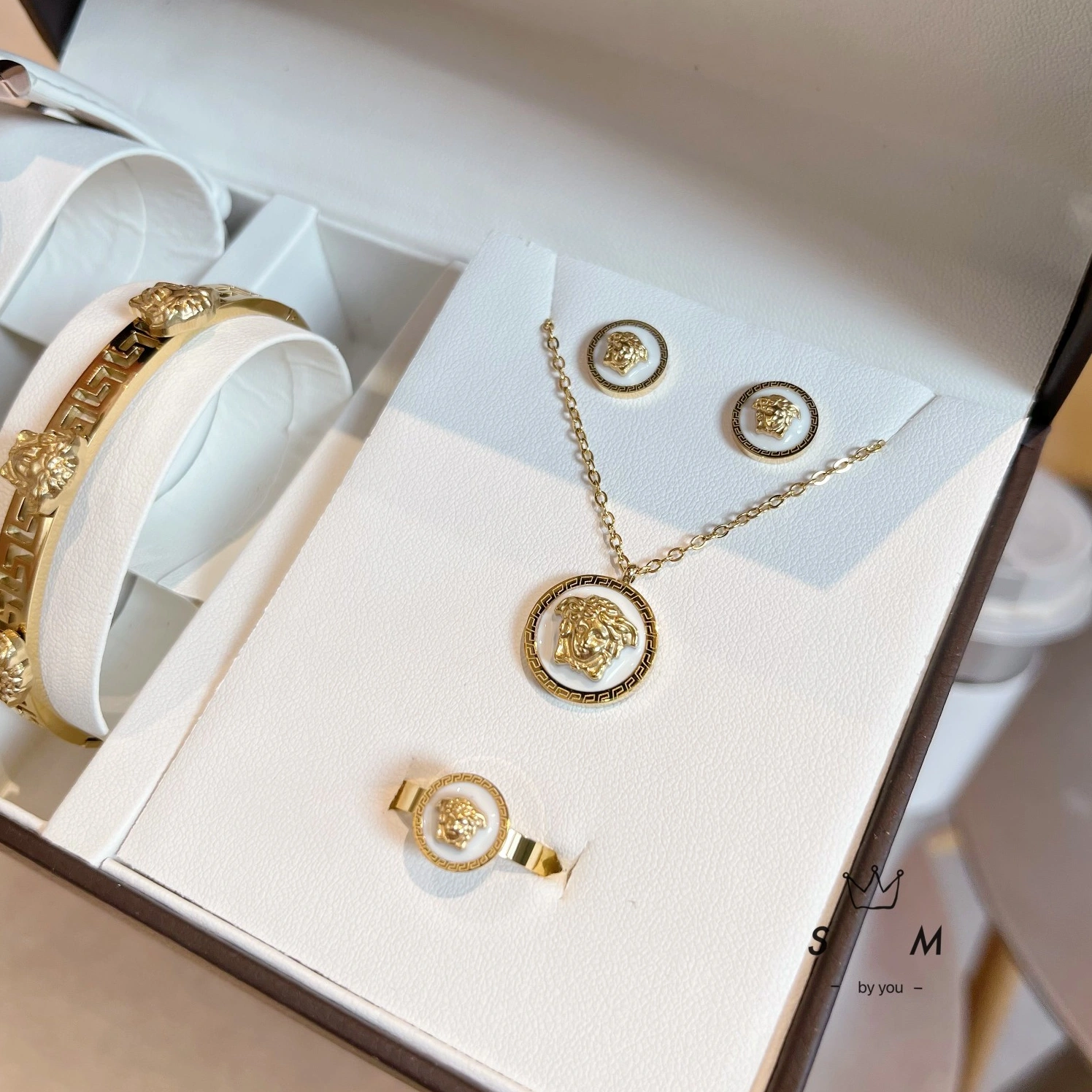 Trendsetting 9355 Versace Watches For Women