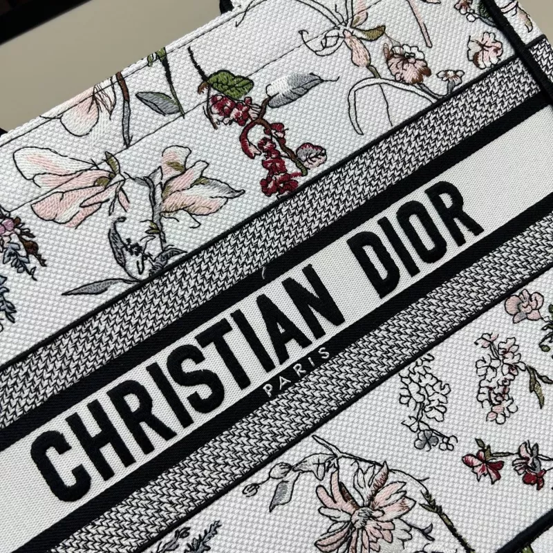 Trendsetting 9700 Christian Dior AAA Quality Tote-Handbags For Women